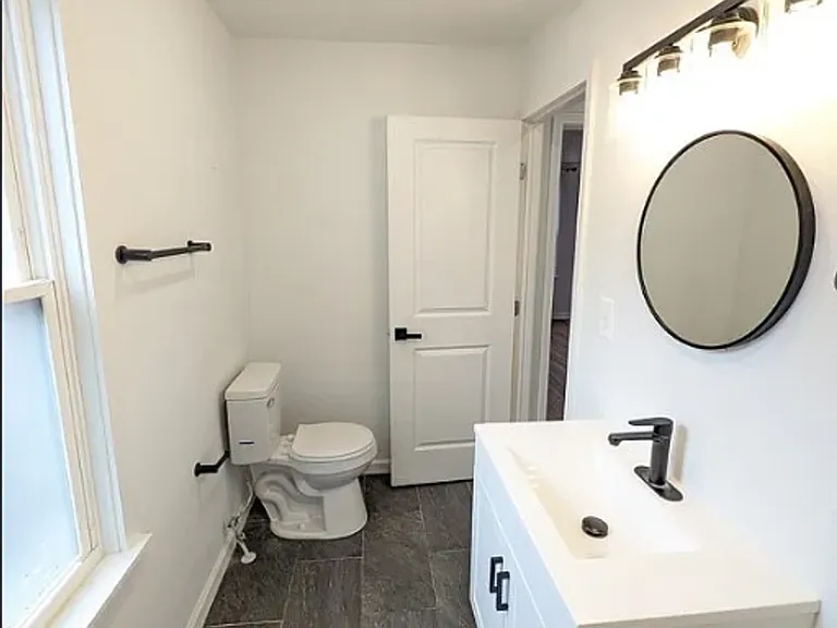 1911 Corning Ave — Photo 12