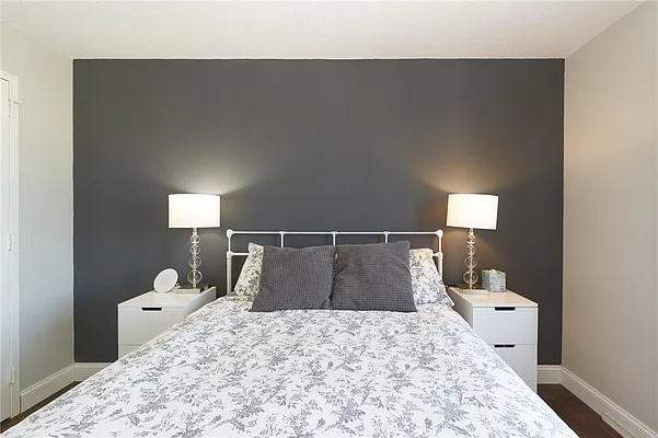 Sold by R New York | media 6