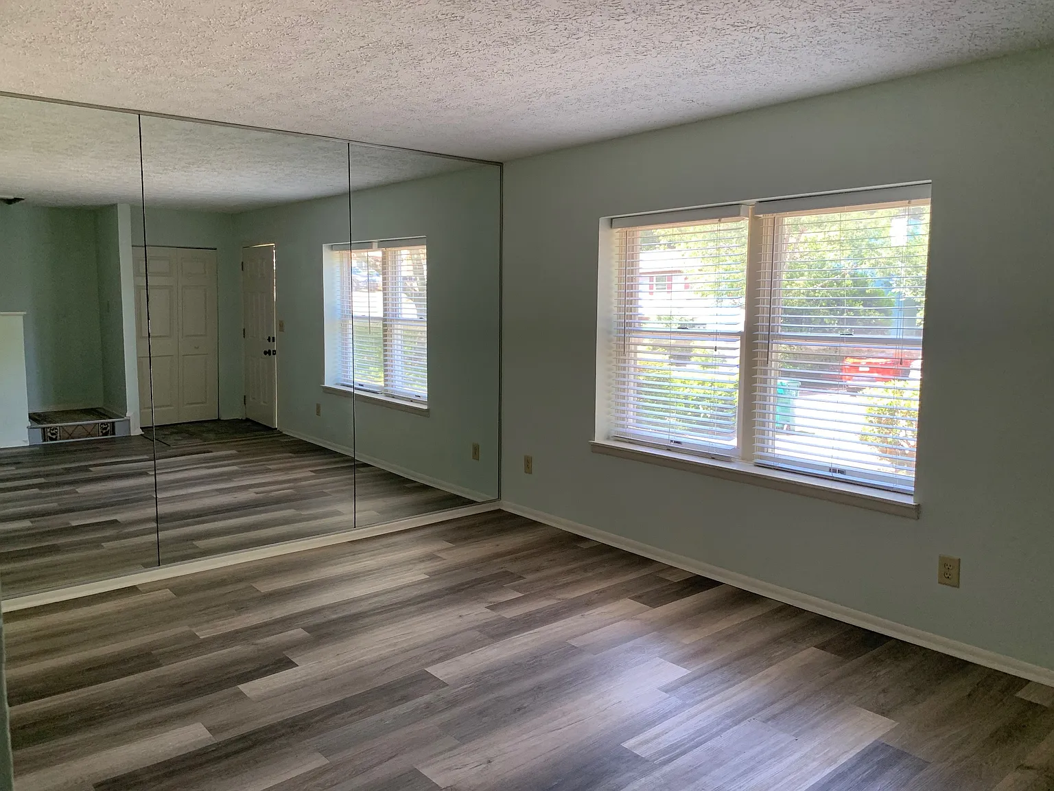 2 bed, 2.5 bath, 1700 sqft, $1,850 — Photo 2
