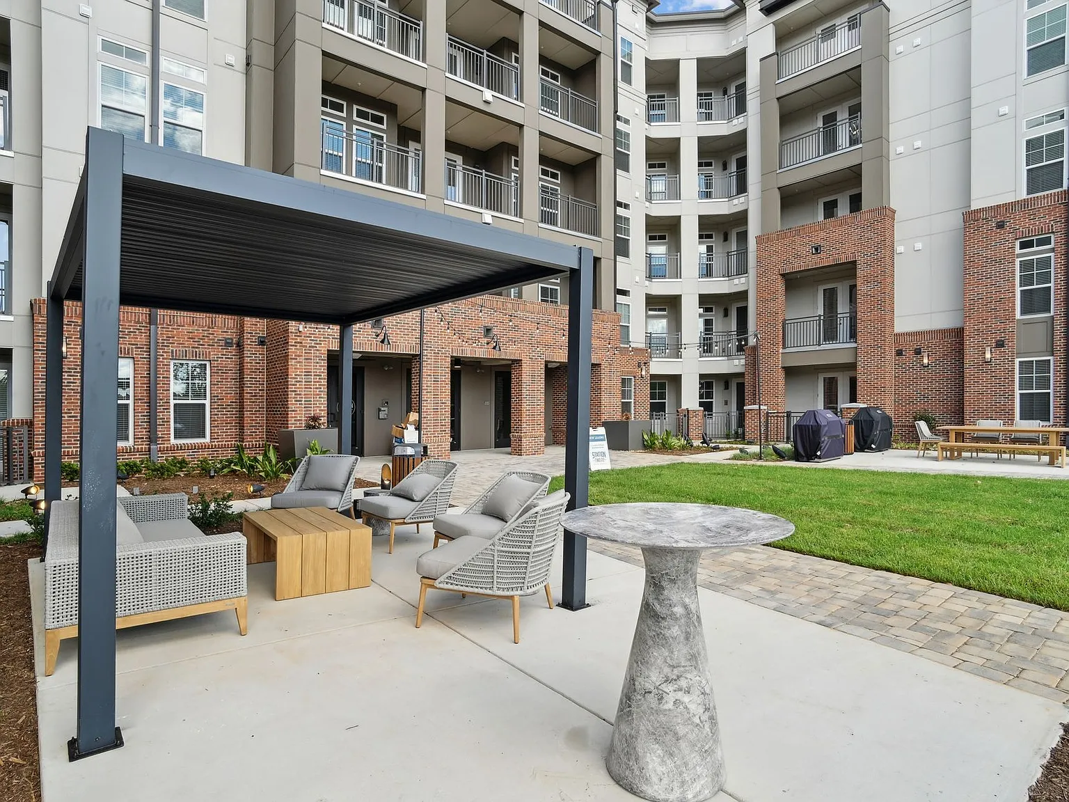 StationTwo22 Apartments — Photo 4