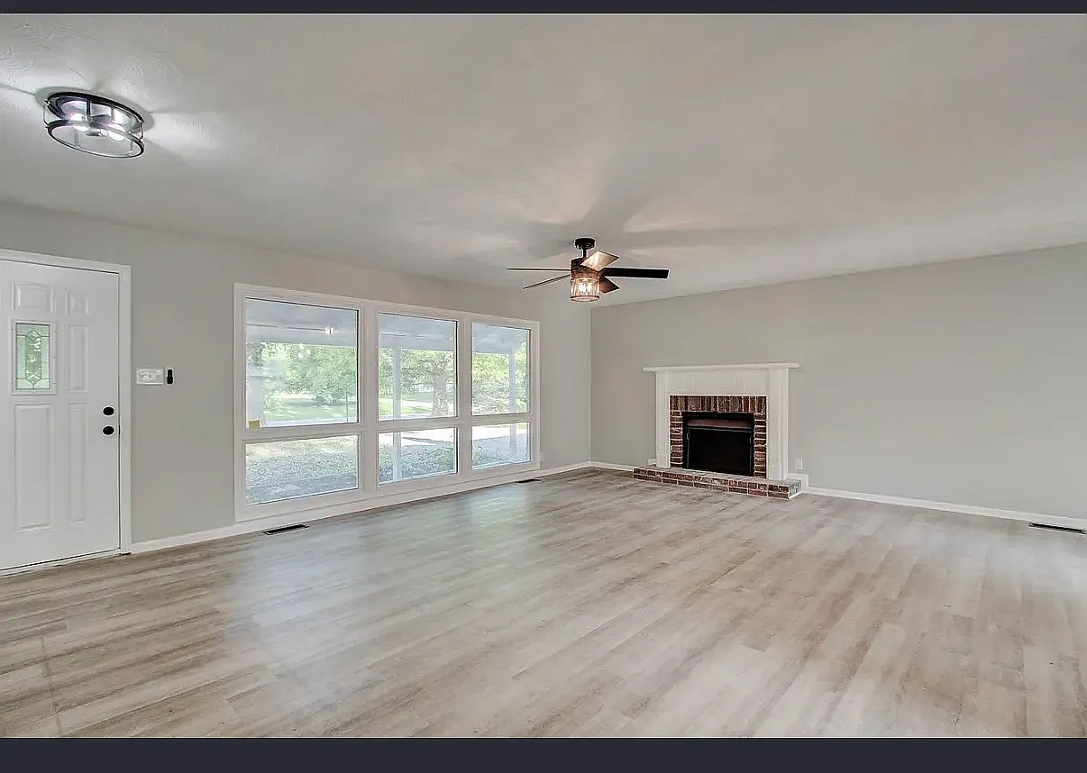 3 bed, 1.5 bath, 1336 sqft, $2,000 — Photo 2