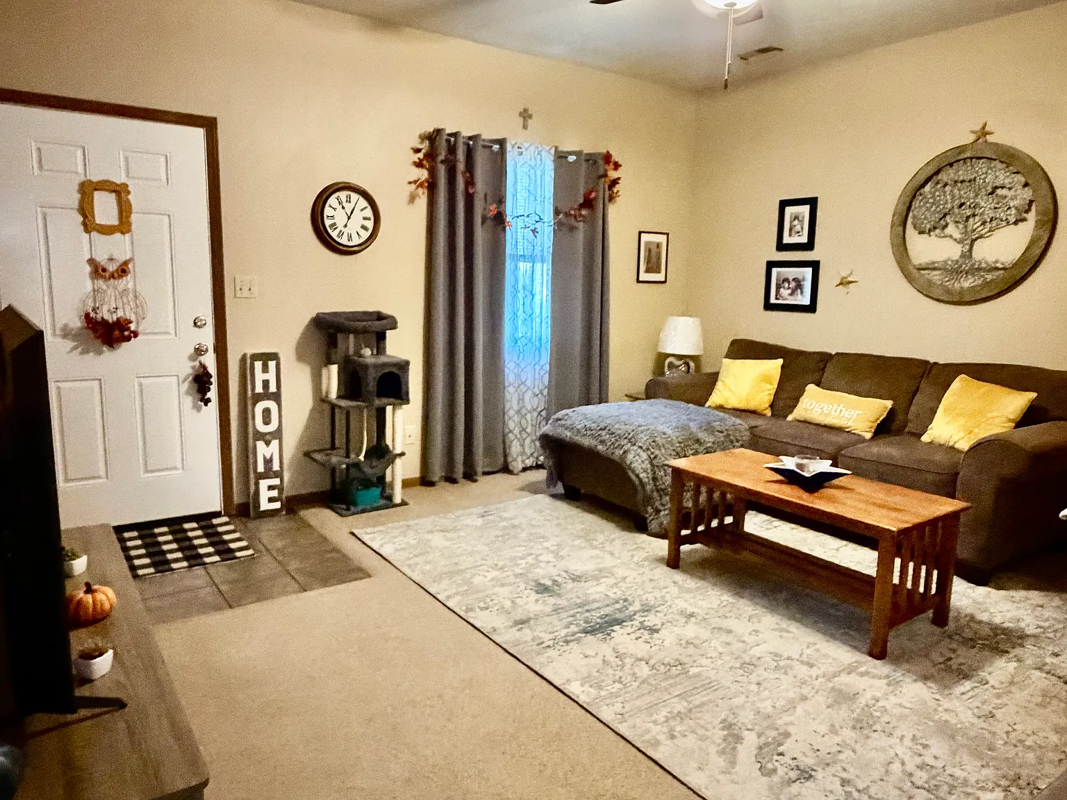 3 bed, 1.5 bath, 2614 sqft, $1,400 — Photo 3
