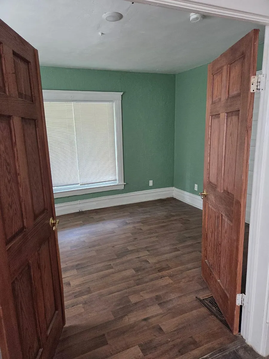 Building Photo - 524 N Walnut St #1