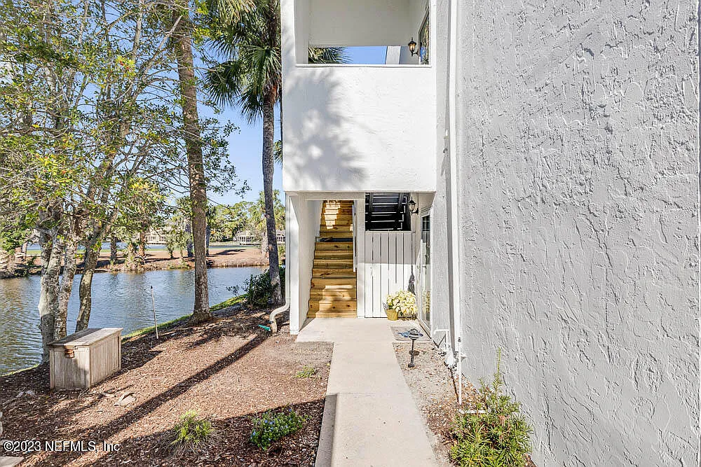 2 bed, 2.0 bath, 1415 sqft, $3,950 — Photo 2
