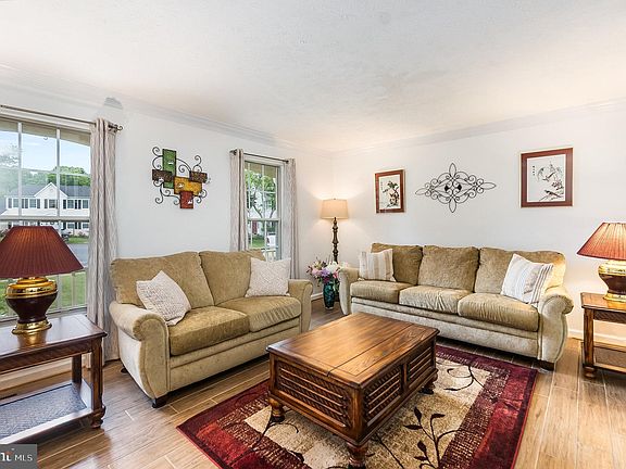 5th image of 10 Collins Ct