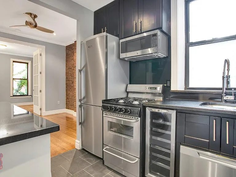 722 10th Ave #4R — Photo 3
