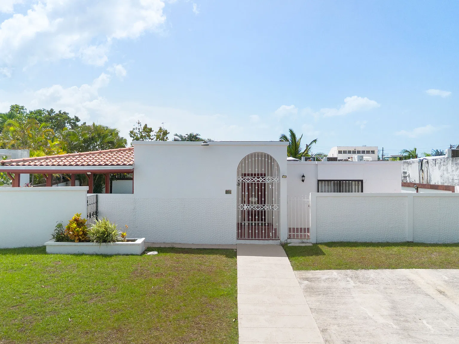 3 bed, 1002 sqft, $2,500 — Photo 1