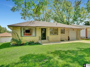 824 Mahoney Dr, Lincoln, NE 68504