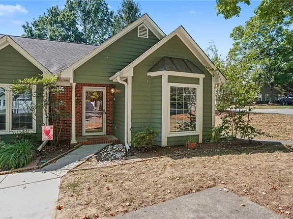 2800 Shadowbrook Ln, Winston Salem, NC 27103