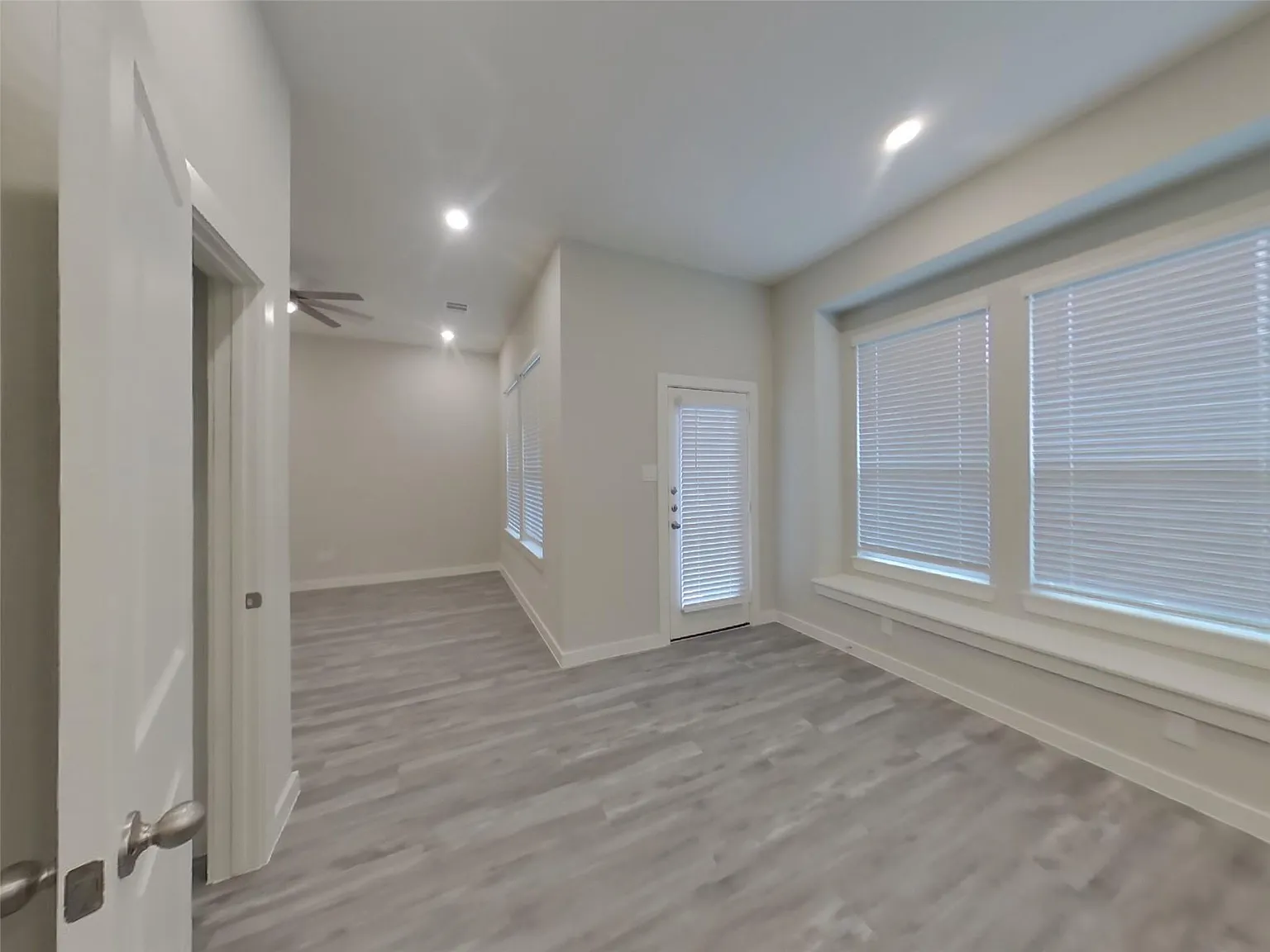 3 bed, 2.5 bath, 1464 sqft, $2,299 — Photo 3