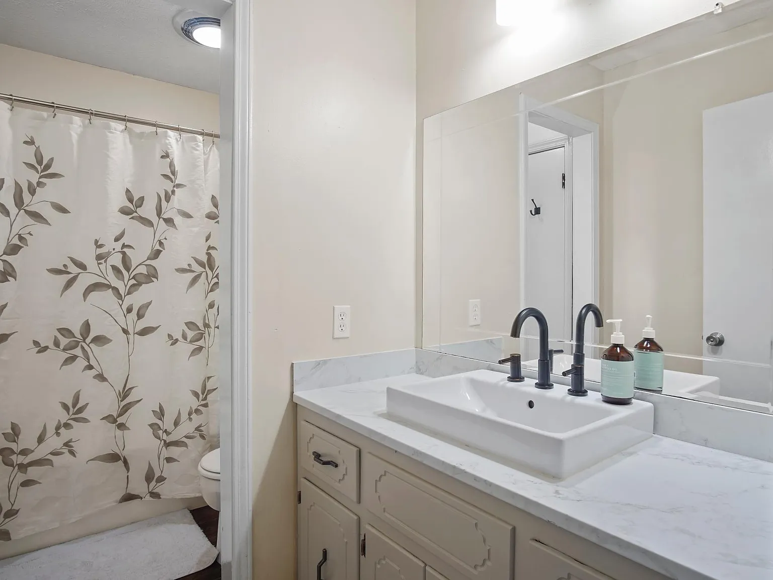 3 bed, 1352 sqft, $2,300 — Photo 3