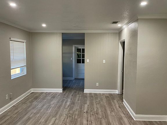 3rd image of 2811 Ernest St