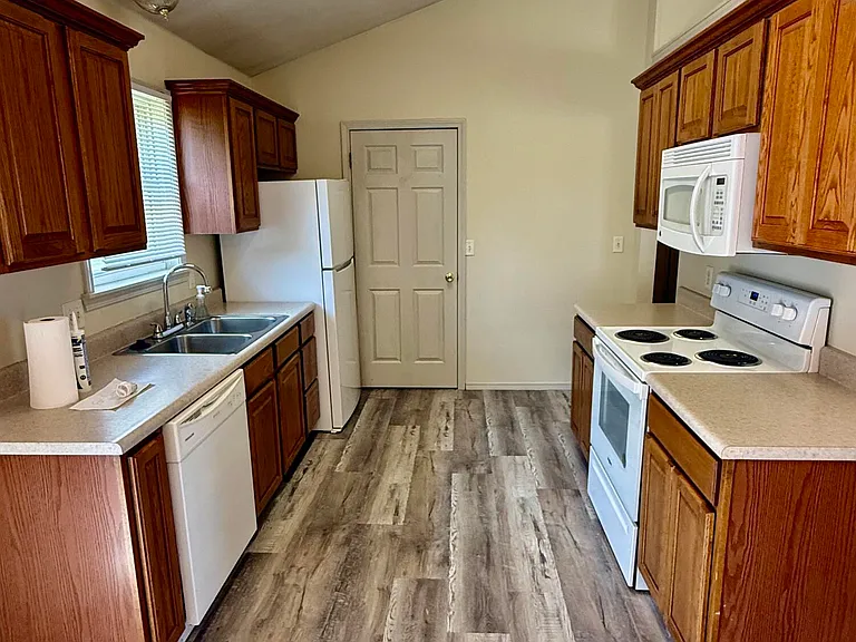210 Forest Ln — Photo 12