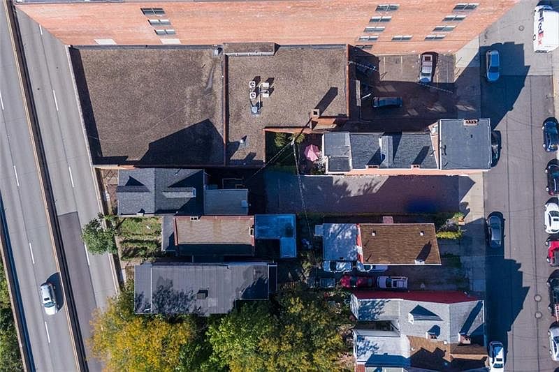 2nd image of 1832 Locust St