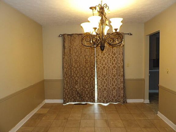 3rd image of 243 Devon Rd
