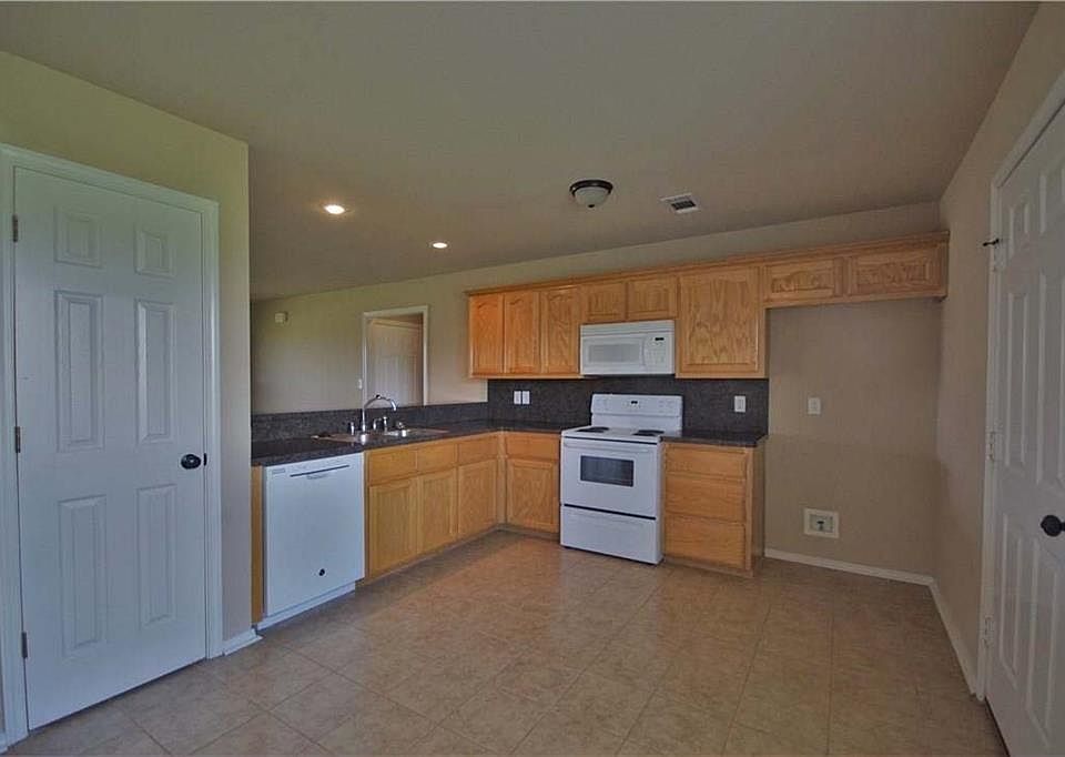 2nd image of 1106 Chickasaw
