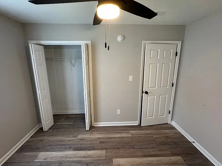 320 Hamilton Dr NE — Photo 5