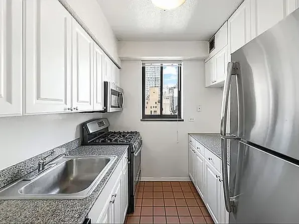 360 East 57th Street image 6 of 15