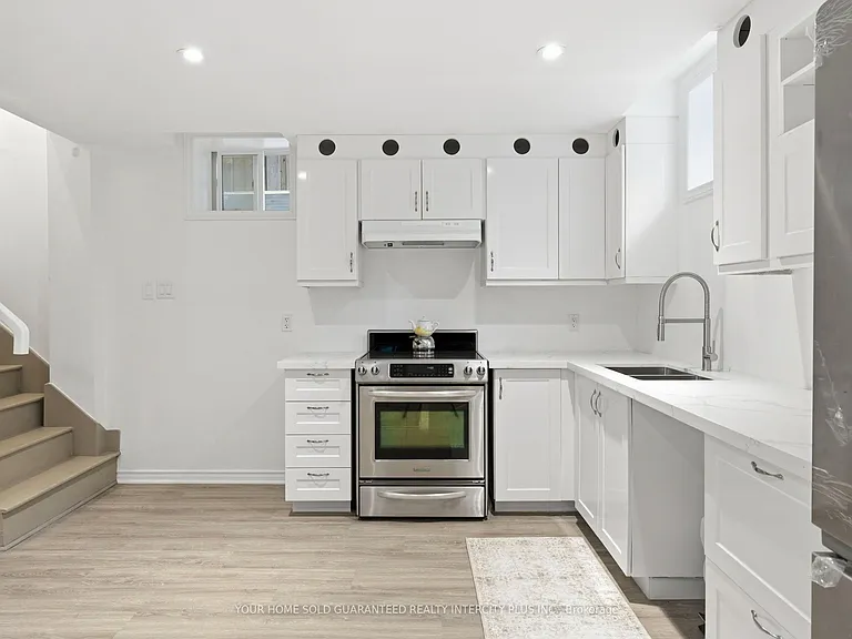 7 Storica Dr #BASEMENT — Photo 8