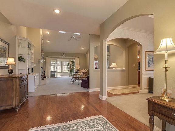 5th image of 313 Washita Ln