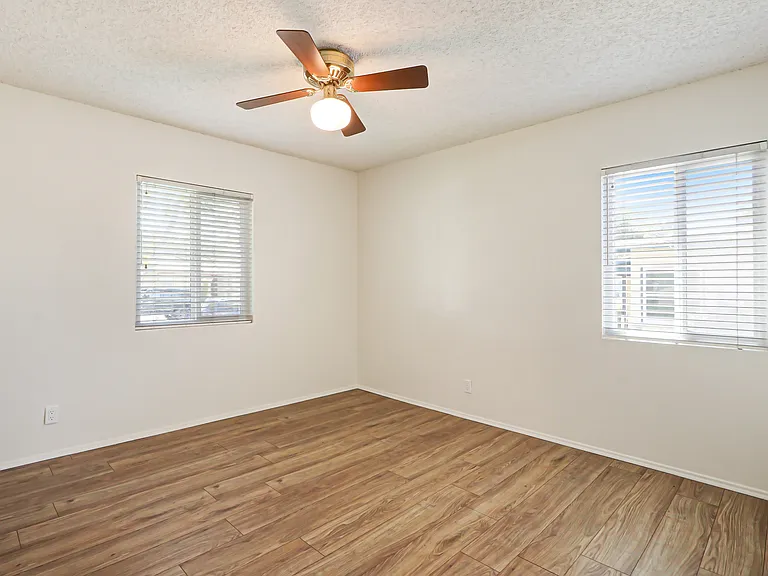 677 N Tulare Way — Photo 10
