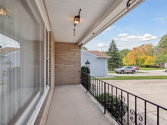 3rd image of 25630 Breckenridge Dr