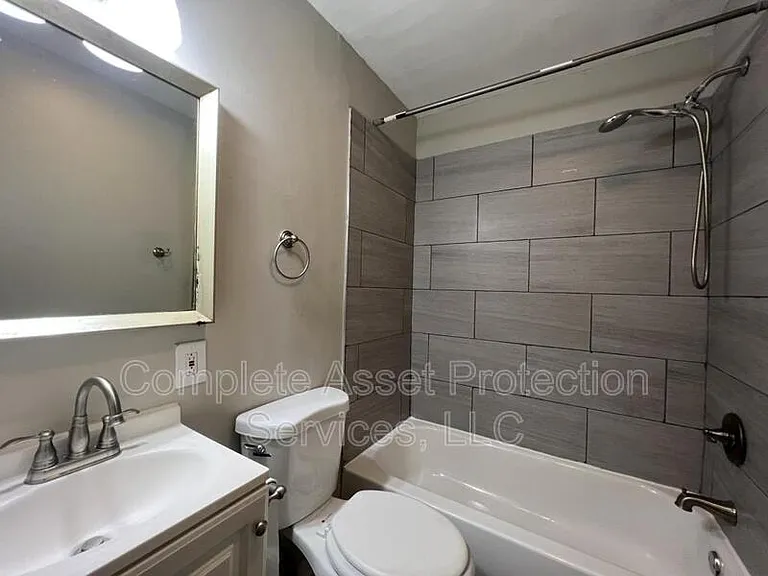 1119 E 39th Pl — Photo 5