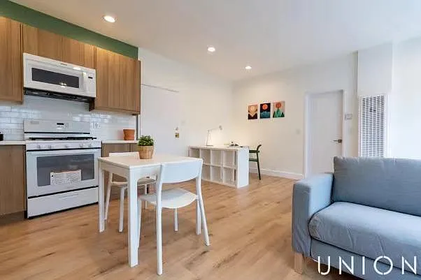 25th Street Apartments — Photo 2