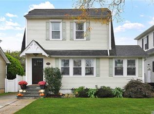 14 Oakview Ave, Oceanside, NY 11572