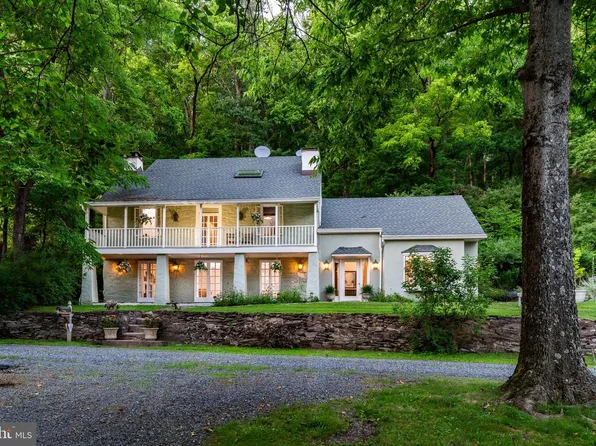 21 Old River Rd, Lambertville, NJ 08530
