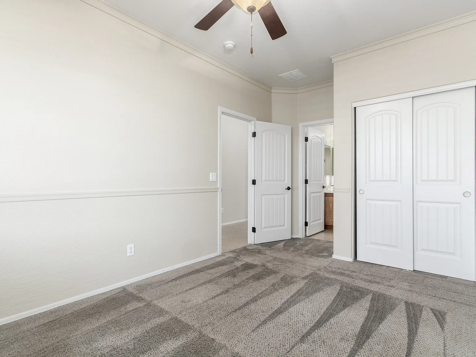 4 bed, 1783 sqft, $2,295 — Photo 3