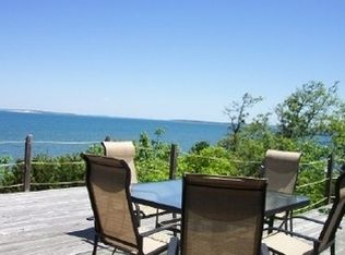 6 North Rd, Hampton Bays, NY 11946