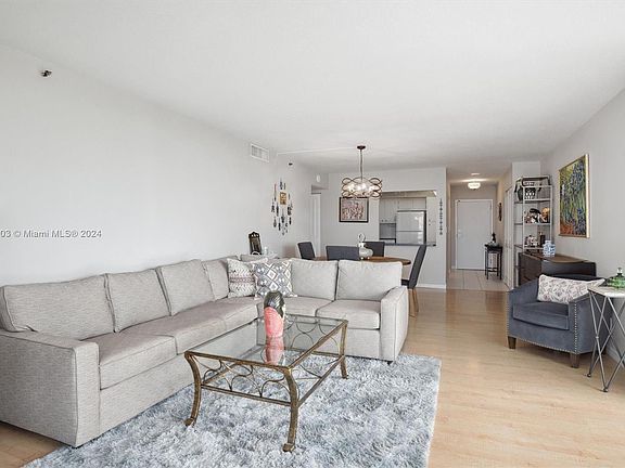 4th image of 20355 NE 34th Ct APT 2128