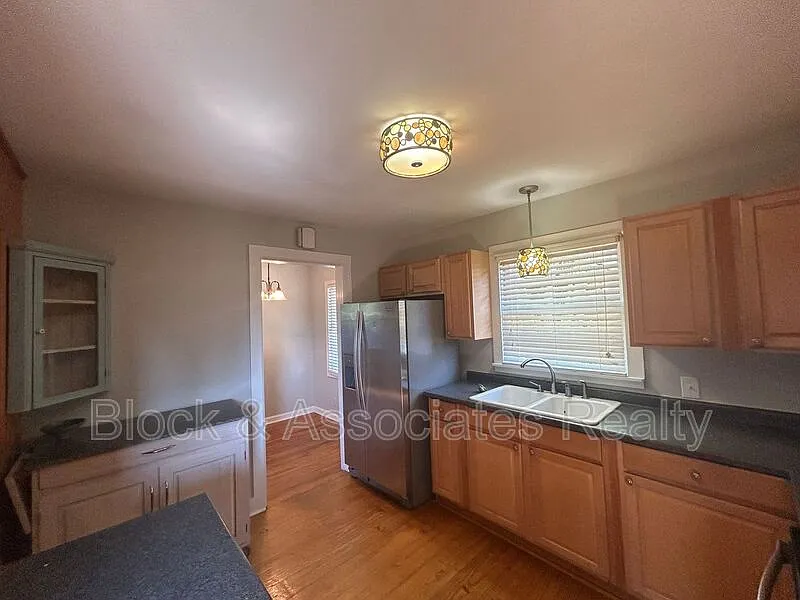 2 bed, 1.0 bath, 1025 sqft, $1,250 — Photo 2