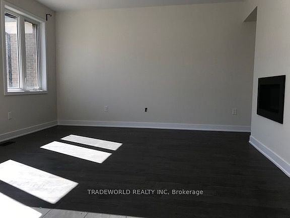 3rd image of 91 Conklin Cres