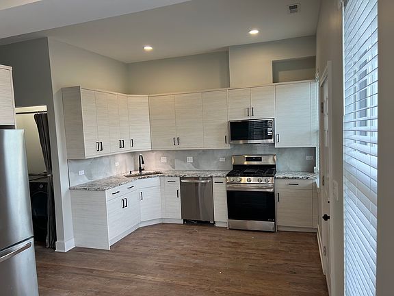 4th image of 2750 W Wilcox St #2