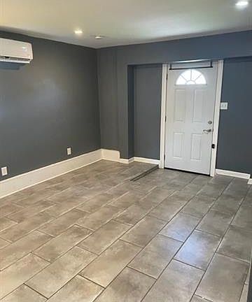 3rd image of 5350 Cameron Blvd #B