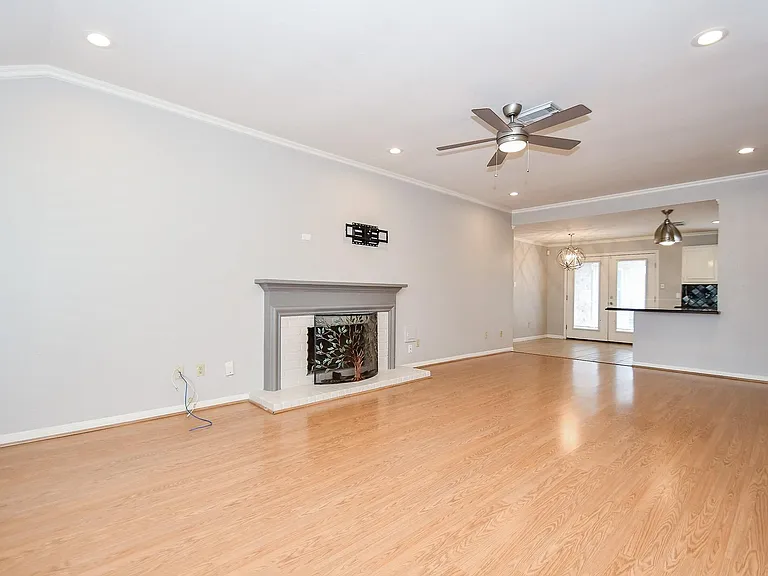 3402 Hidden Creek Dr — Photo 1