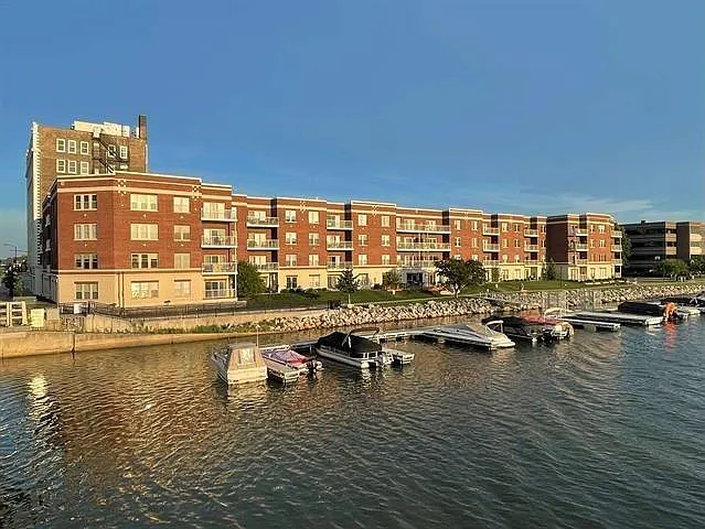 118 S Washington St #417B