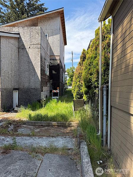 2nd image of 6242 Flora Avenue S