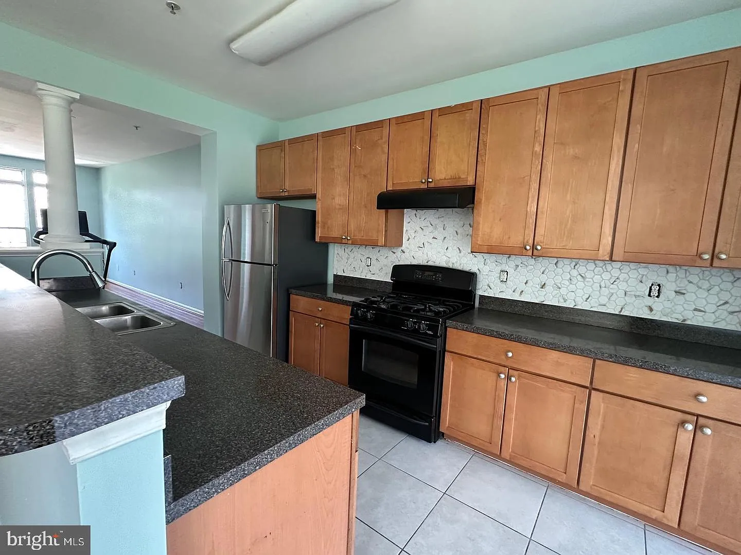 3 bed, 4.0 bath, 2173 sqft, $3,350 — Photo 2