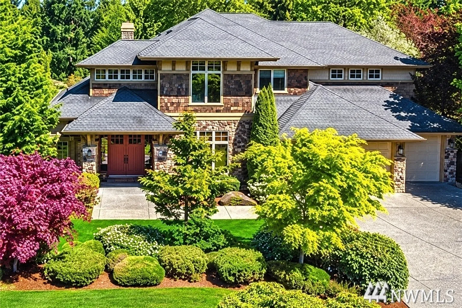 4 bed, 3.5 bath, 5320 sqft, $7,950 — Photo 1