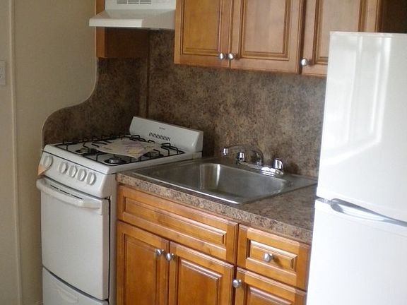 3rd image of 9 Murdock Ct APT 1F