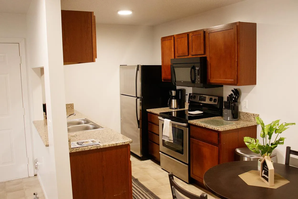 Westpoint Village Apt — Photo 1