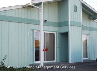 435 Chicago Ave SE APT C, Bandon, OR 97411