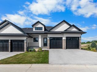 366 Hidden Ridge Dr, Coralville, IA 52241