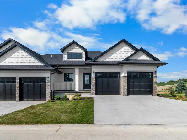 360 Hidden Ridge Dr, Coralville, IA 52241