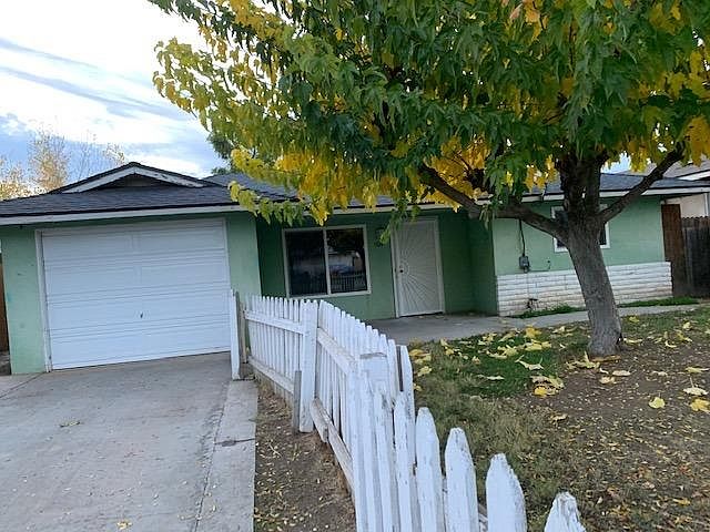 2nd image of 1524 Fresno St