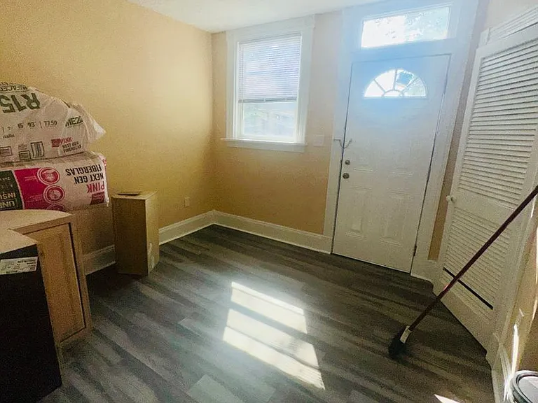 6 N. Dooley Ave. — Photo 15