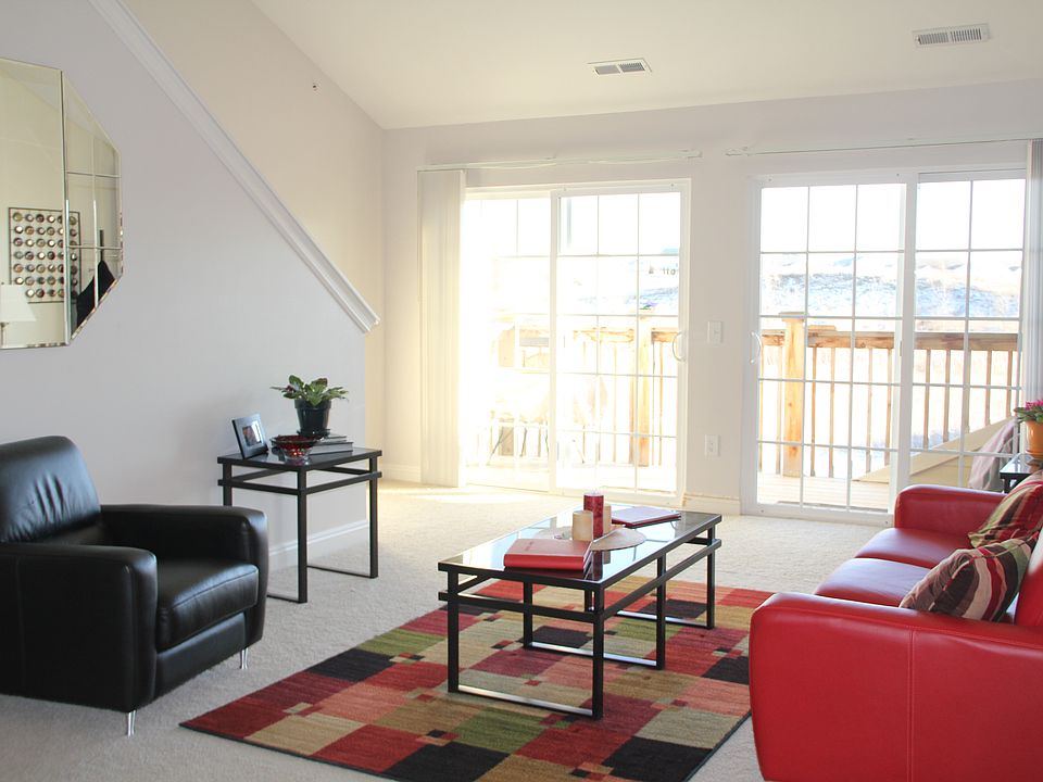 Large sitting / living room